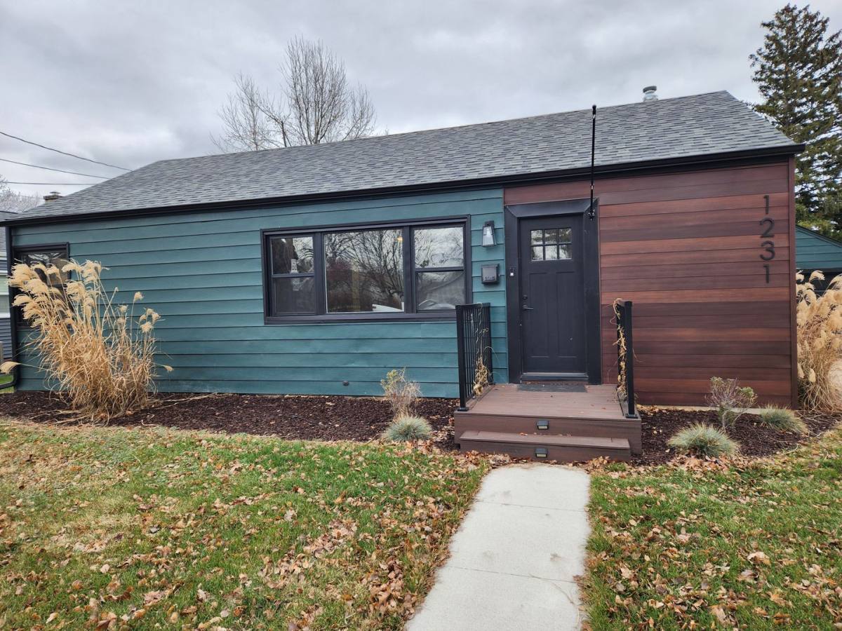 House for rent at 1231 14th St, Bettendorf, IA 52722