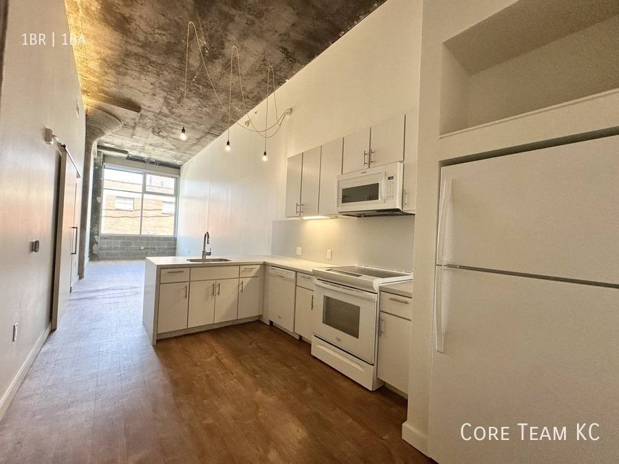 Apartment for rent at 1719 Walnut St, Kansas City, MO 64108