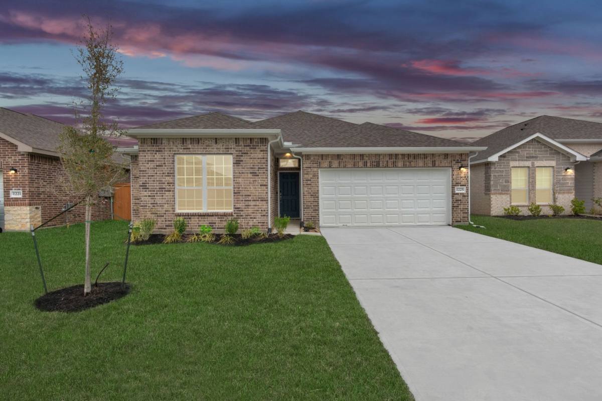 House for rent at 10523 Moon Valley Lane, Rosharon, TX 77583