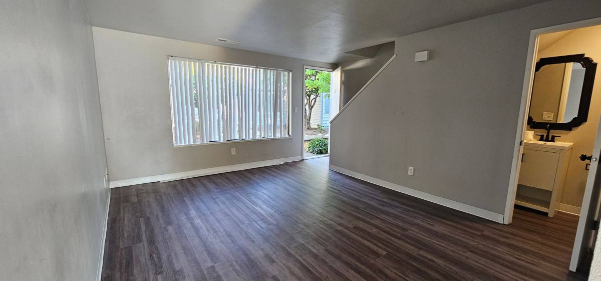 Townhouse for rent at 2000 Brookhurst St, Medford, OR 97504