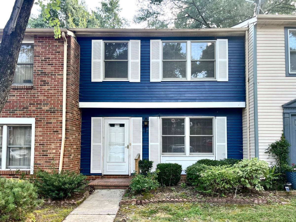 Townhouse for rent at 8234 Knights Bridge Rd, Charlotte, NC 28210