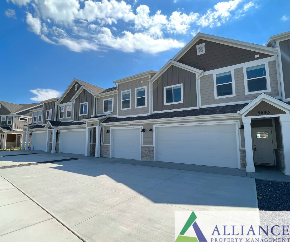 Townhouse for rent at 300 N 3600 W, Clearfield, UT 84015