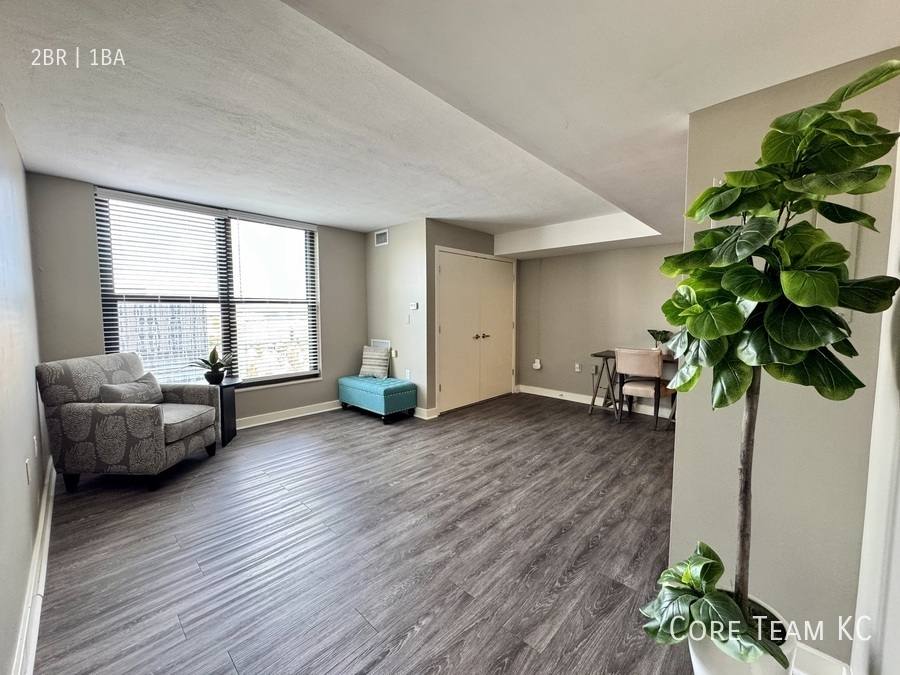 Apartment for rent at 722 Walnut St, Kansas City, MO 64106