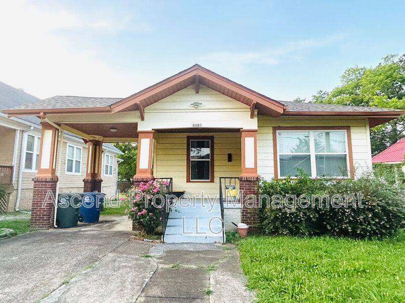House for rent at 2107 Oak St, Chattanooga, TN 37404