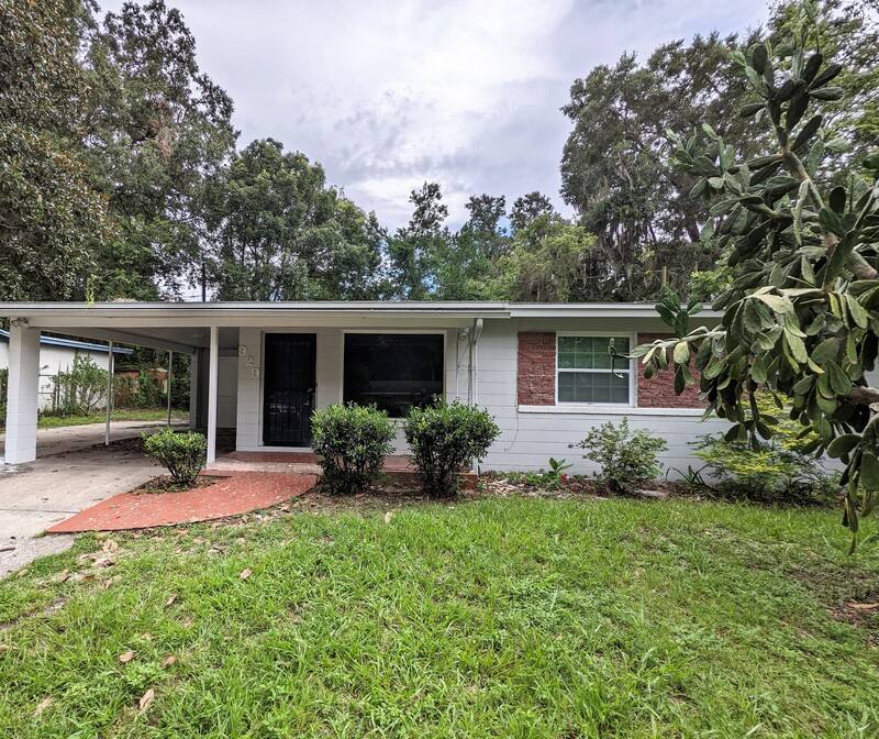House for rent at 929 SE 9th Place, Gainesville, FL 32601