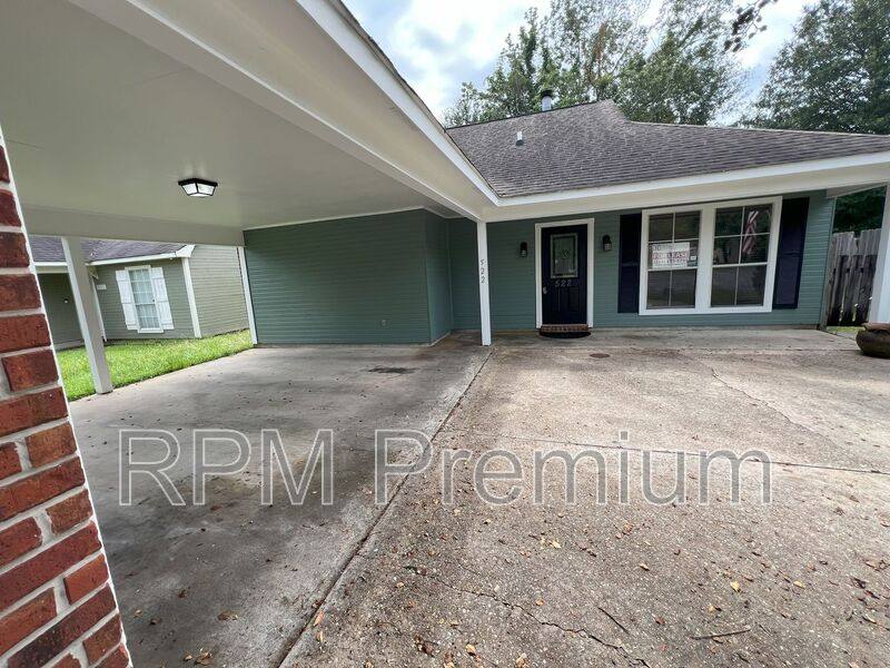 House for rent at 522 Fawn Lake Dr, Baton Rouge, LA 70816