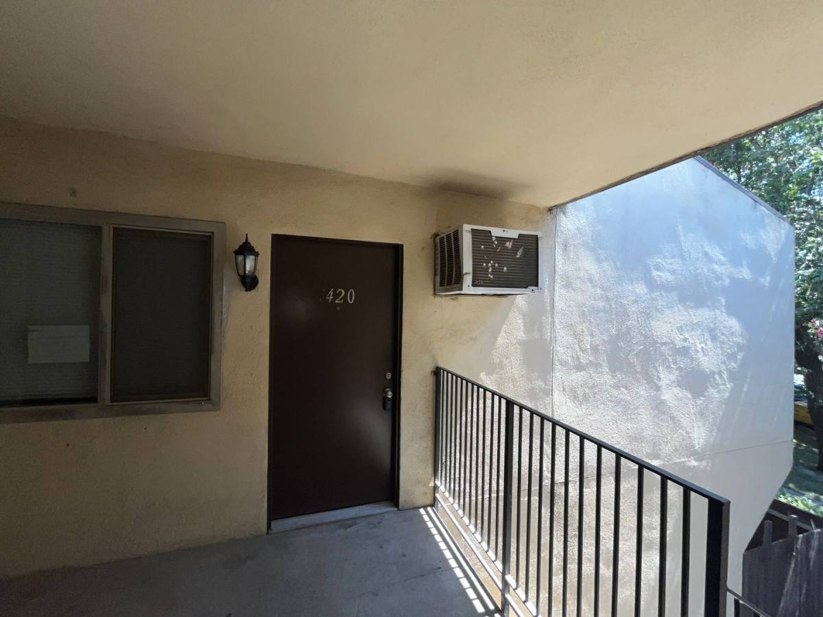 Apartment for rent at 1300-1446 W Elowin Ave, Visalia, CA 93291