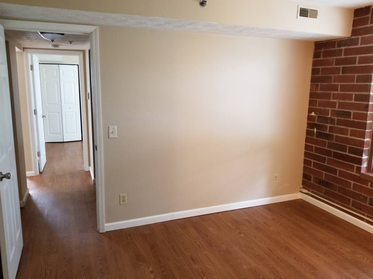 Apartment for rent at 409 Brown St #105, Akron, OH 44311