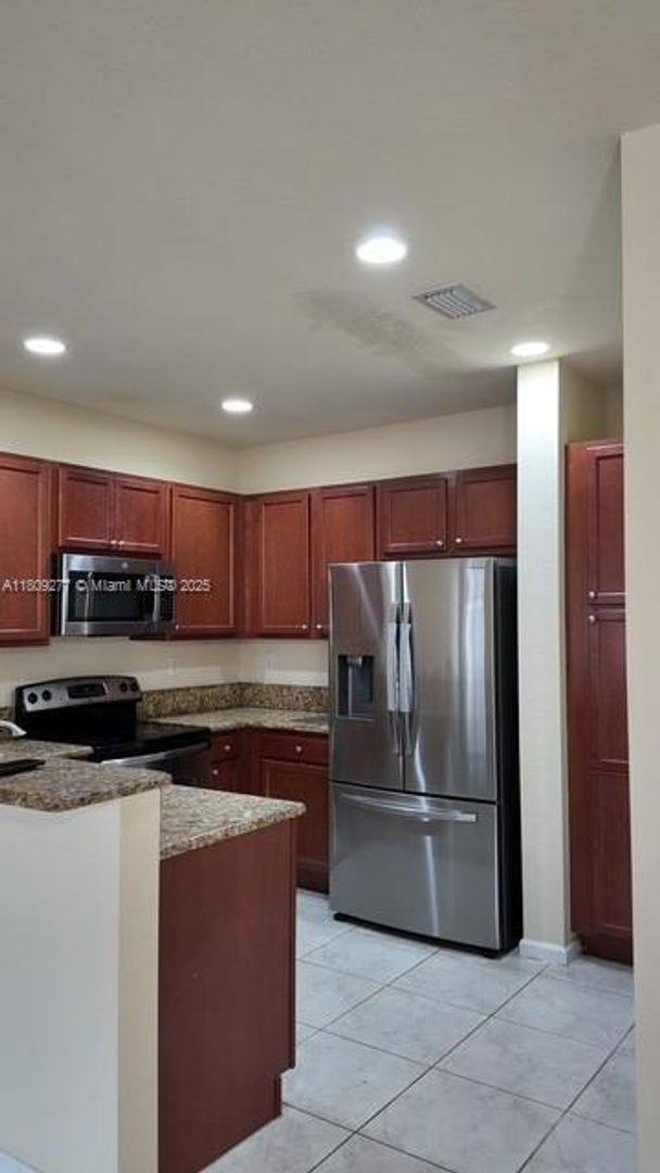 Townhouse for rent at 197 Las Brisas Circle, Fort Lauderdale, FL 33326