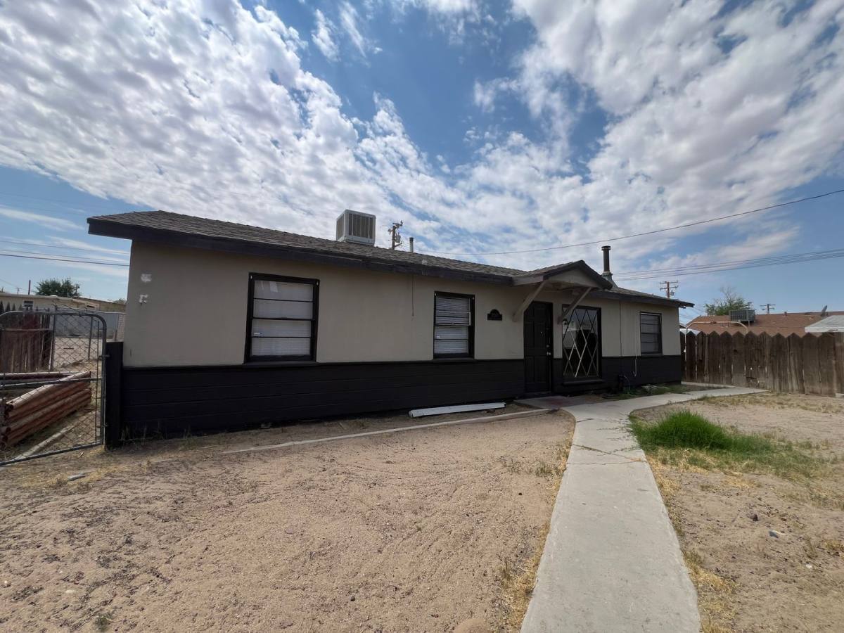 House for rent at 25567 W Main St, Barstow, CA 92311
