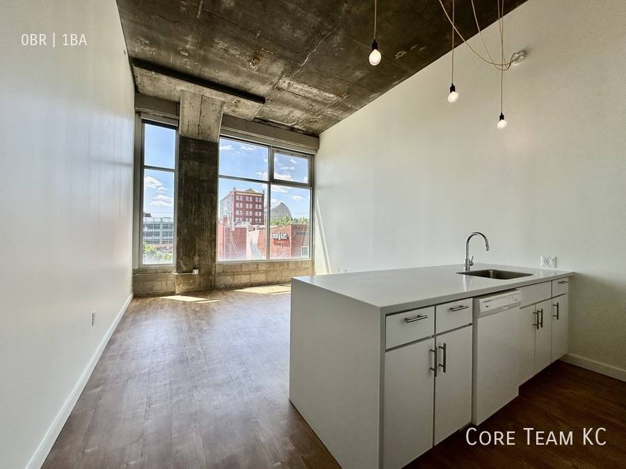 Apartment for rent at 1719 Walnut St #305, Kansas City, MO 64108
