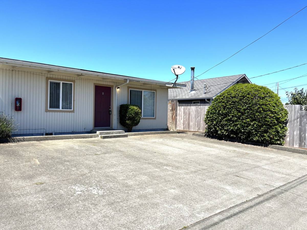Apartment for rent at 2082 Quaker St, Eureka, CA 95501