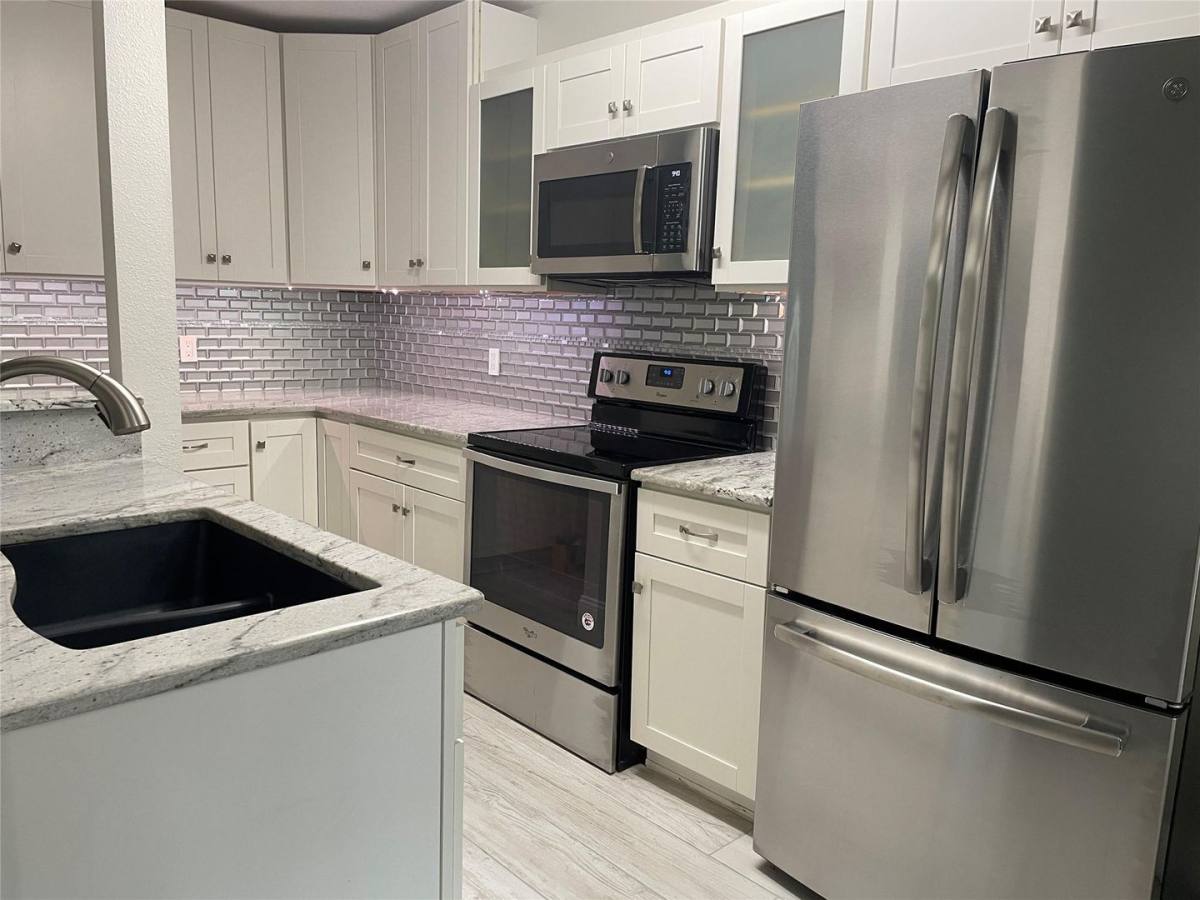 Condo for rent at 3904 Rawlins St, Dallas, TX 75219