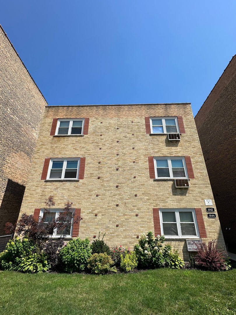 1642-44 W Morse, Chicago, IL 60626