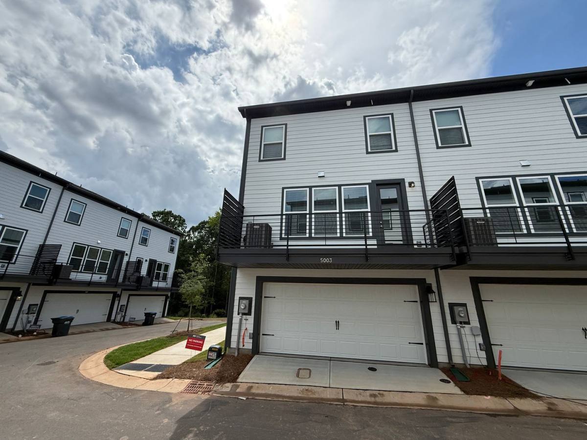 Townhouse for rent at 5003 Westmead Lane, Charlotte, NC 28262