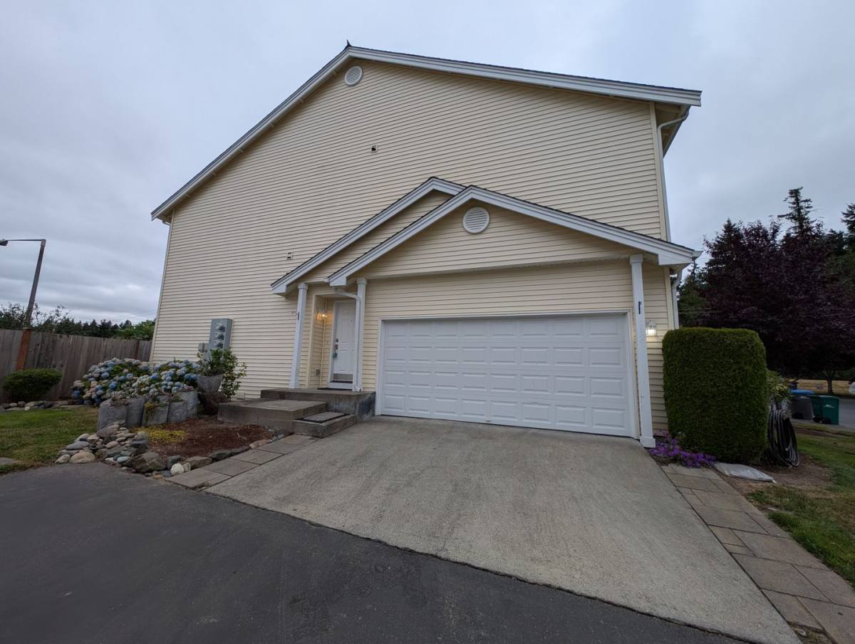 Townhouse for rent at 119 NE Tucannon Court, Bremerton, WA 98311