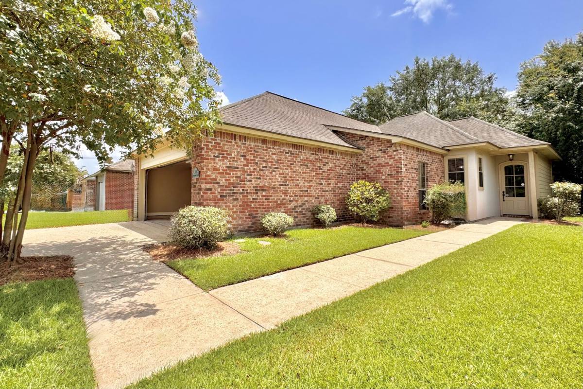 House for rent at 3141 Nicholson Lake Dr, Baton Rouge, LA 70810