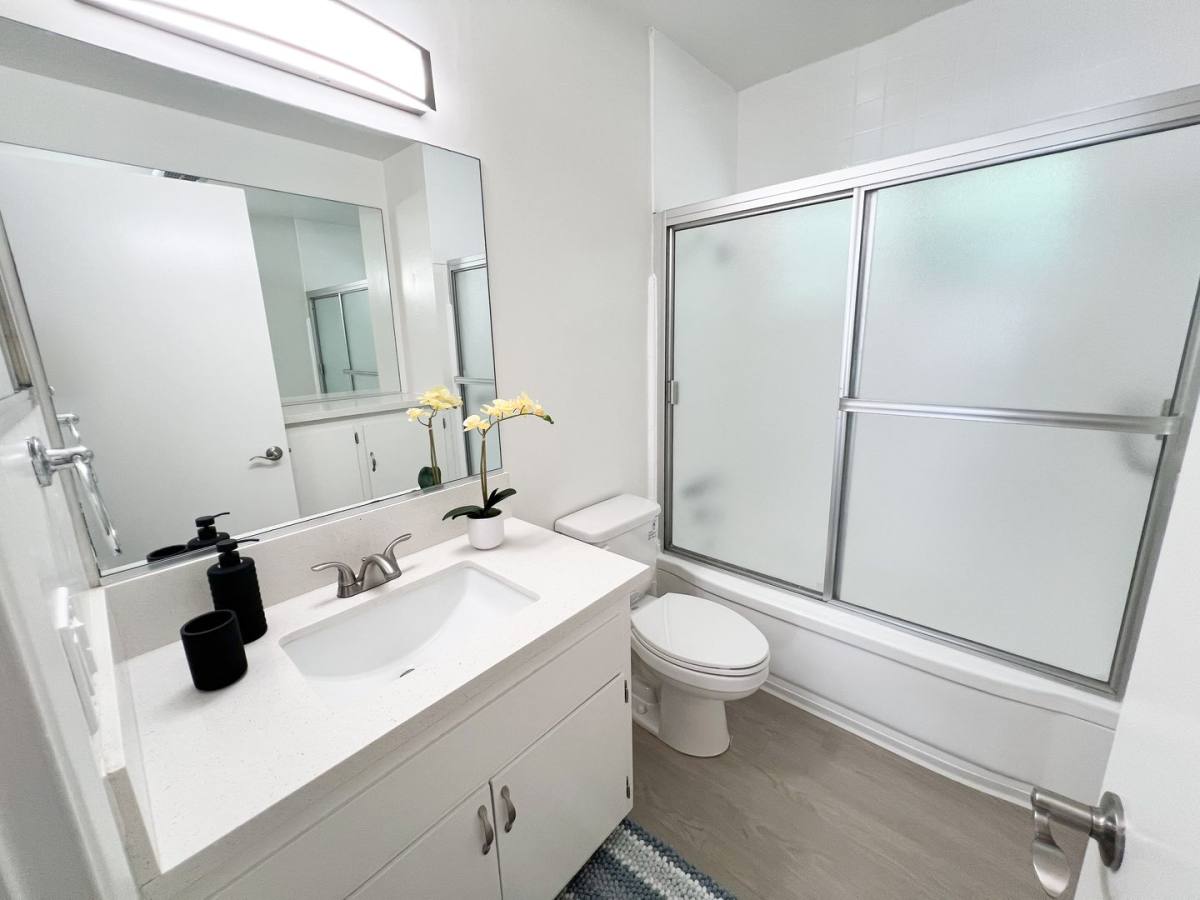 Apartment for rent at 11839 Magnolia Blvd, Valley Village, CA 91607