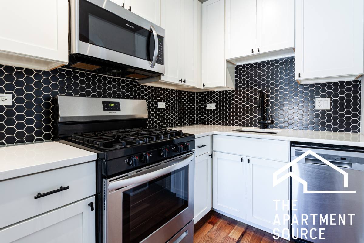 Apartment for rent at 656 W Wrightwood Ave, Chicago, IL 60614