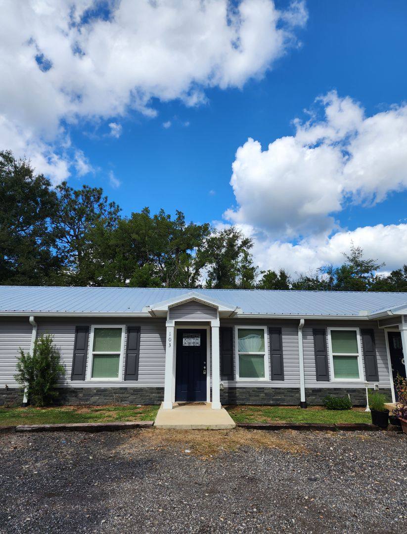 Apartment for rent at 13222 Wisconsin St, Elberta, AL 36530