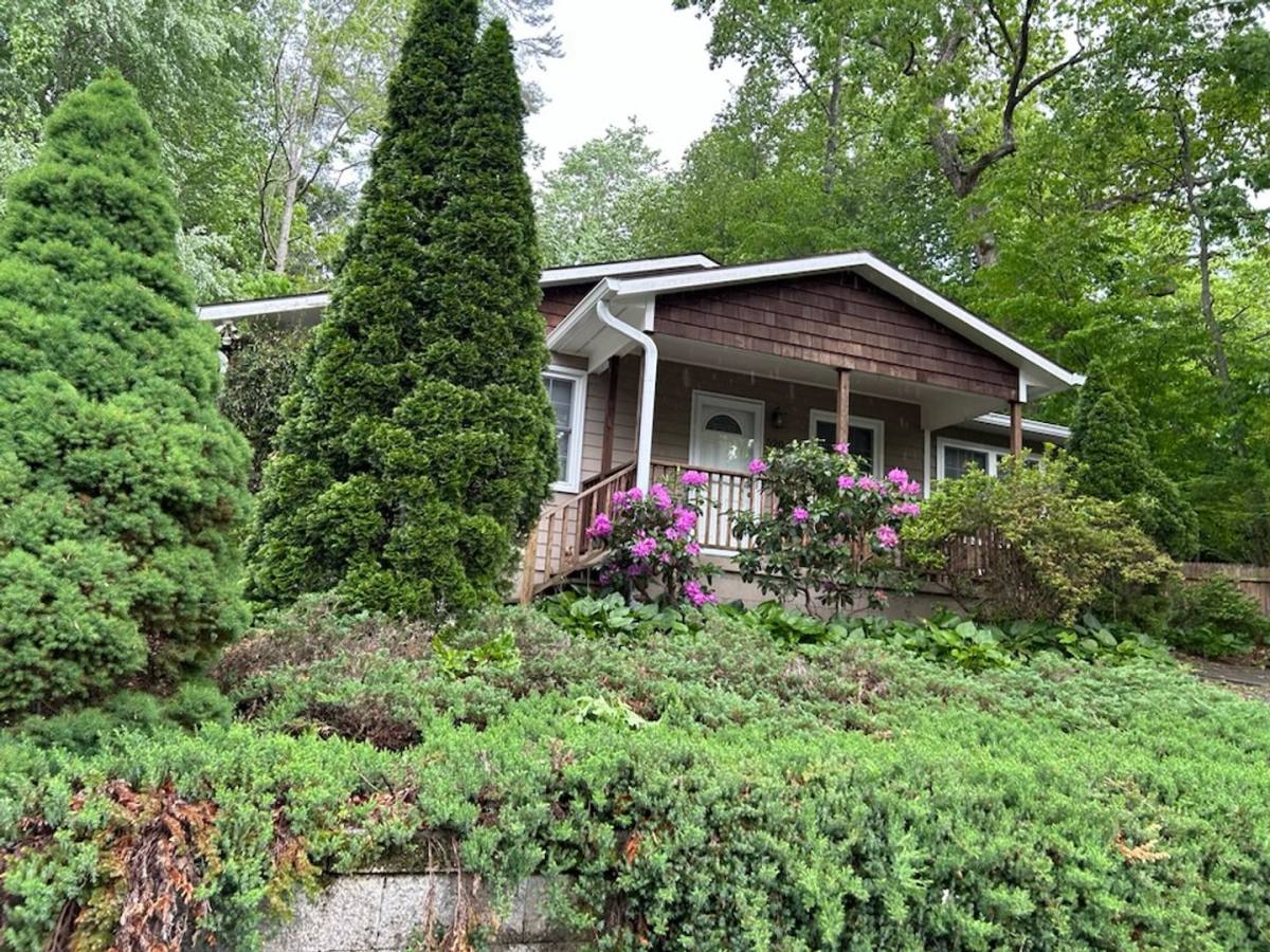 House for rent at 520 Azalea Rd, Black Mountain, NC 28711