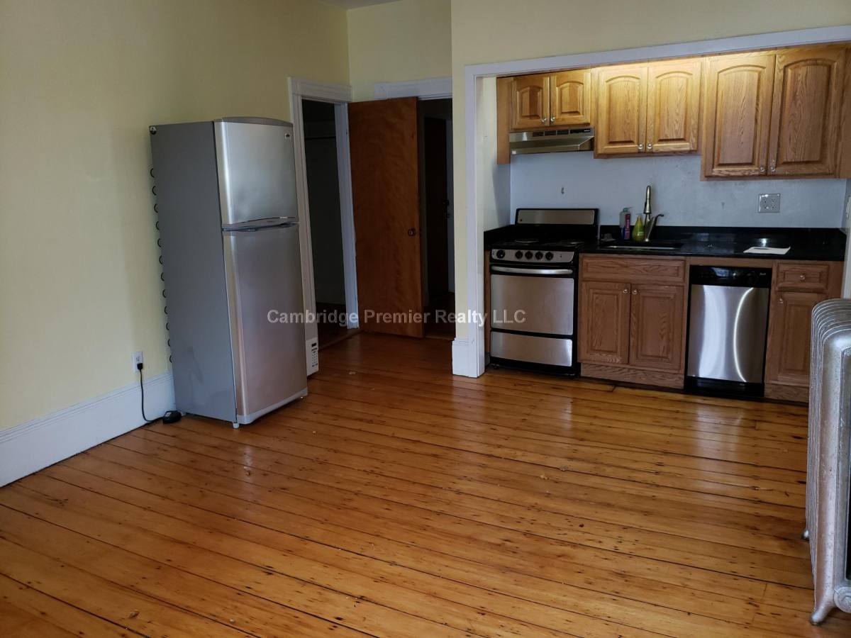 House for rent at 35 Concord Ave #4, Cambridge, MA 02138