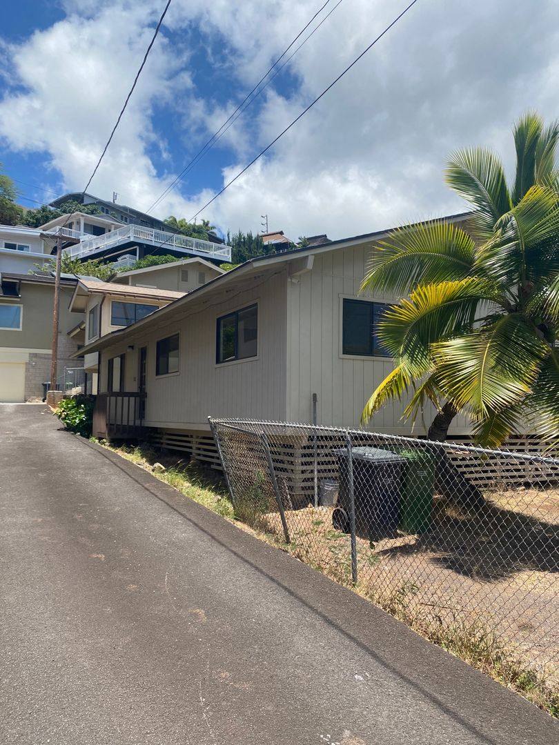 House for rent at 4046 Keanu St, Honolulu, HI 96816