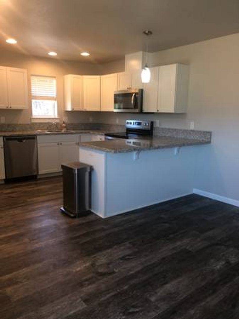 Townhouse for rent at 7837 Jacqueline Way, White City, OR 97503