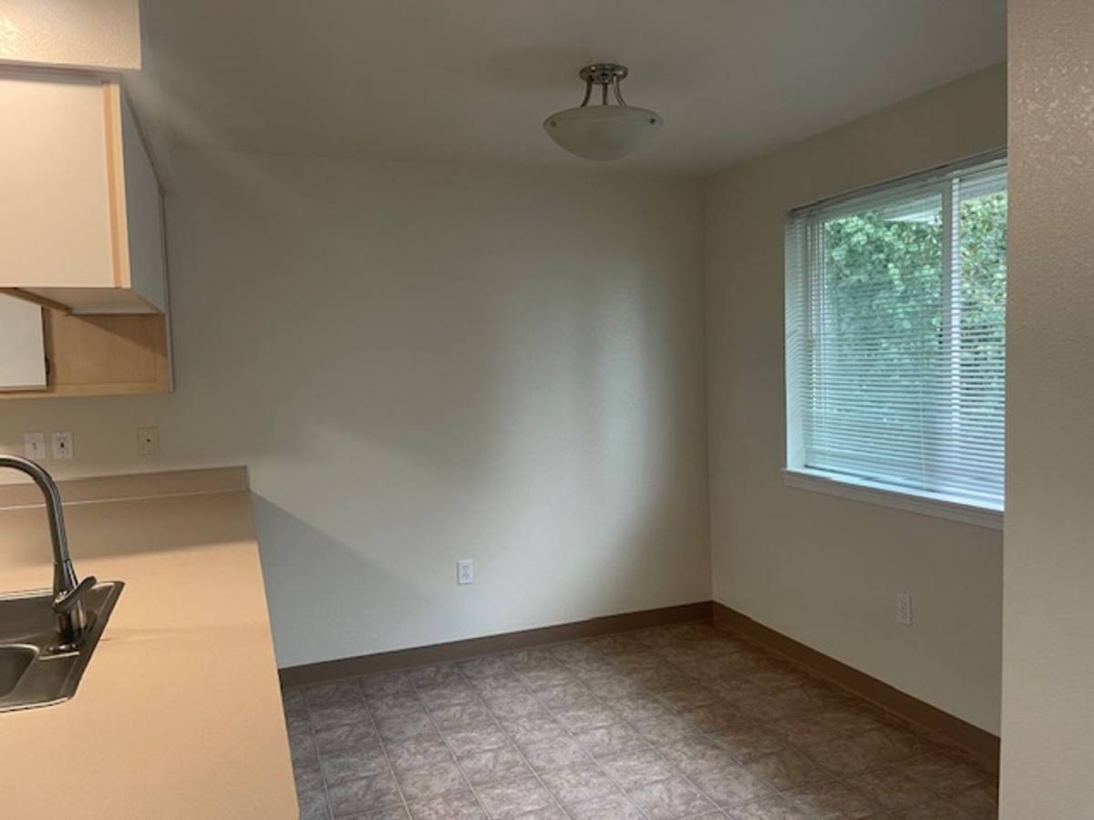 Townhouse for rent at 1380 Seattle Slew Dr SE, Salem, OR 97317