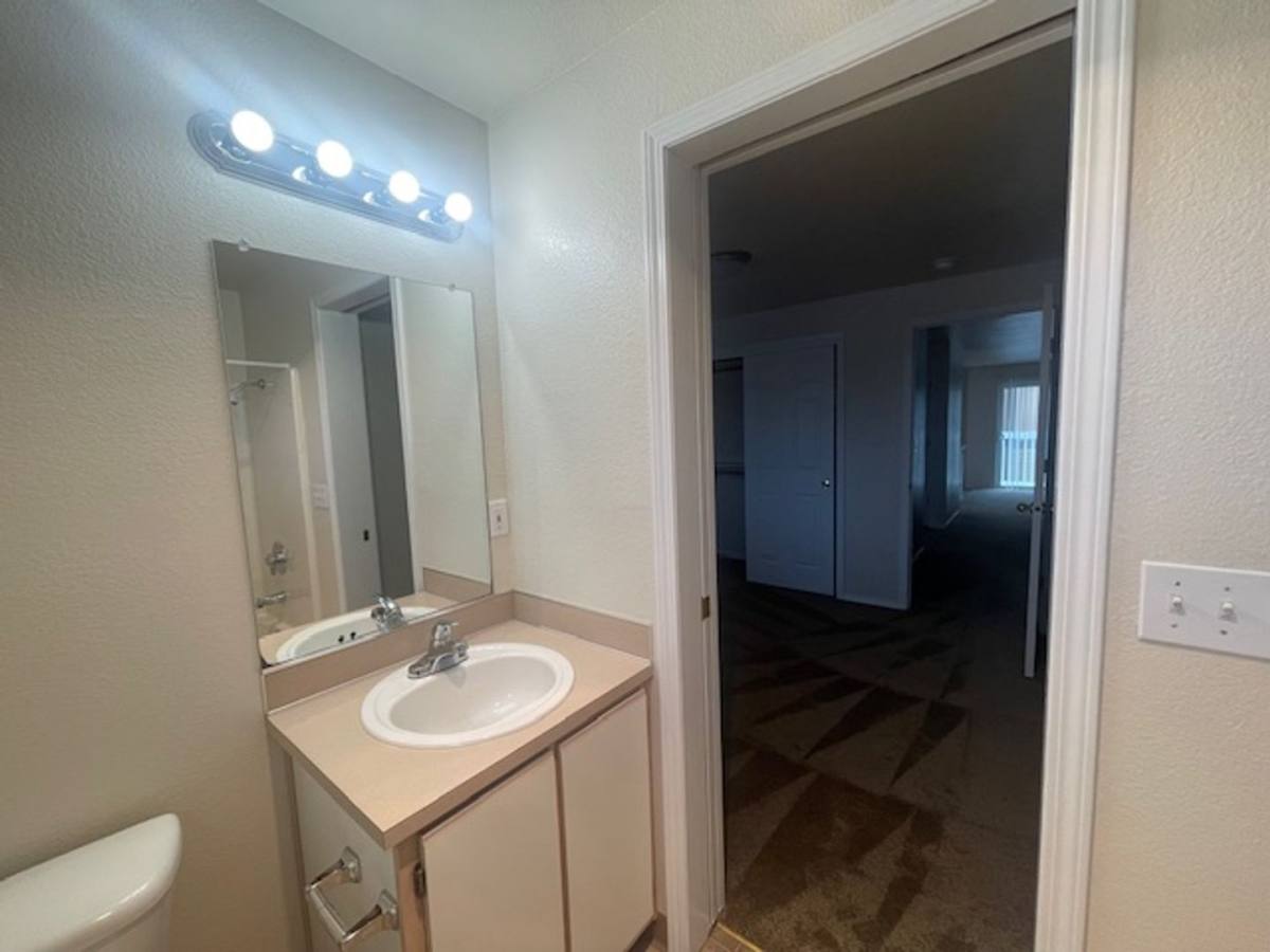 Townhouse for rent at 1380 Seattle Slew Dr SE, Salem, OR 97317