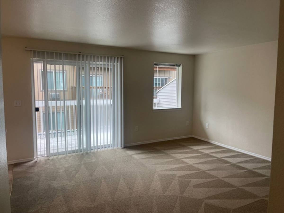Townhouse for rent at 1380 Seattle Slew Dr SE, Salem, OR 97317