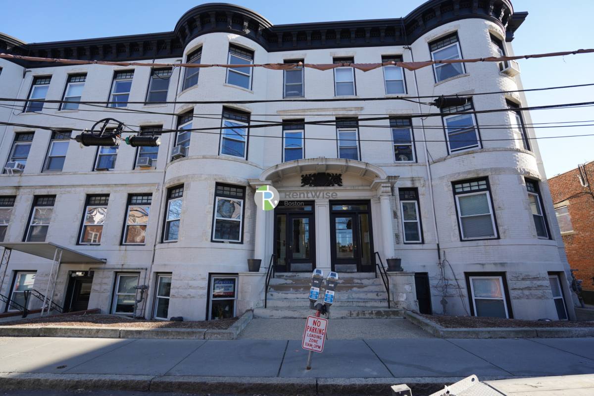 Apartment for rent at 15 Green St #1, Brookline, MA 02445