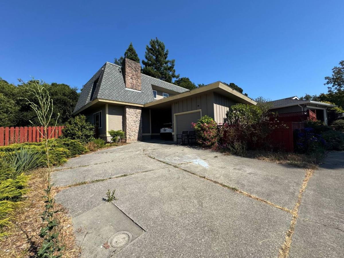 House for rent at 5229 Saddle Brook Dr, Oakland, CA 94619
