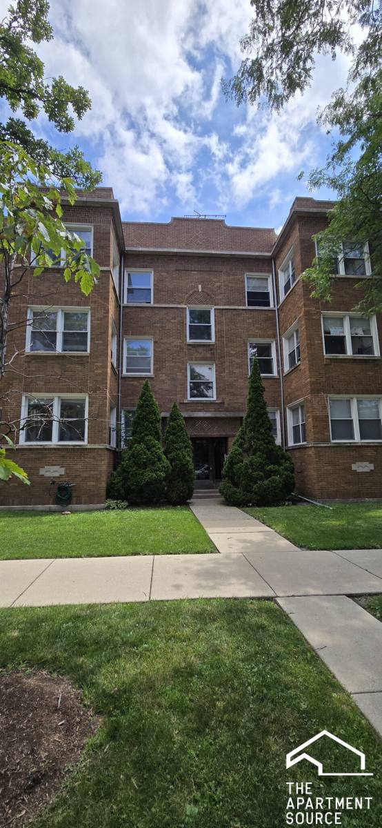 Apartment for rent at 4457 N Maplewood Ave #2, Chicago, IL 60625
