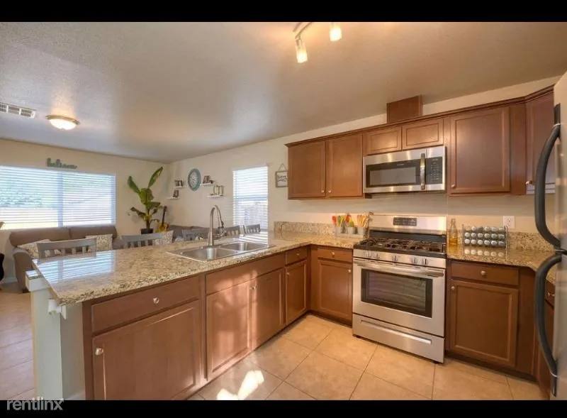 House for rent at 226 1 2 S 5th St, Patterson, CA 95363