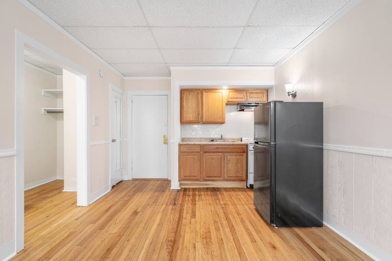 Apartment for rent at 1440 W Howard St #2, Chicago, IL 60626