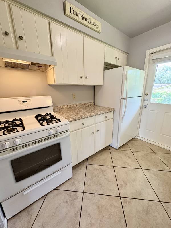 Apartment for rent at 326 Briarwood, New Braunfels, TX 78130