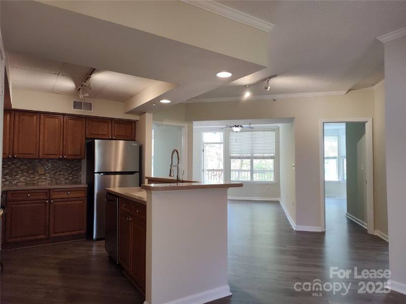 Condo for rent at 405 W 7th St, Charlotte, NC 28202