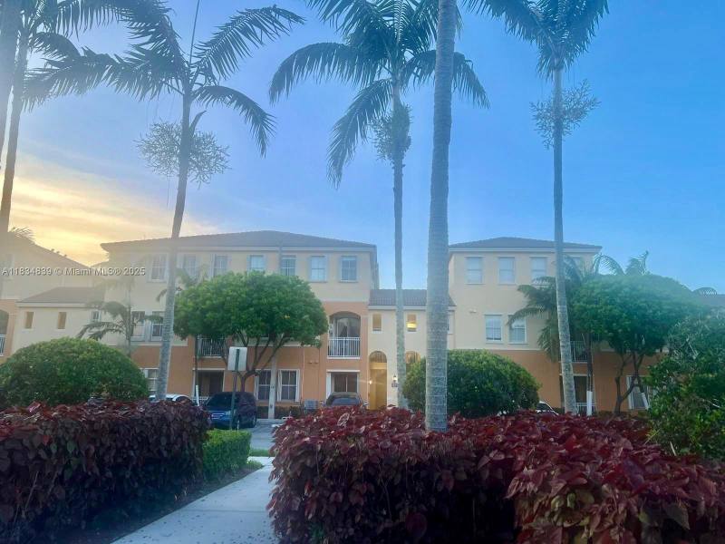 Apartment for rent at 10242 NW 7st, Miami, FL 33172