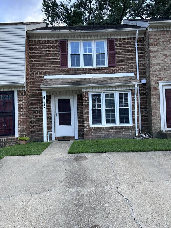 Townhouse for rent at 5523 Old Guard Crescent, Virginia Beach, VA 23462