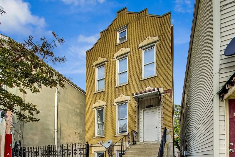 Apartment for rent at 1012 W Cullerton St #1, Chicago, IL 60608