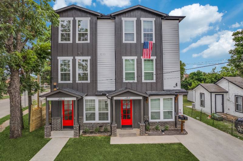 Apartment for rent at 206 E 4th St #A, Arlington, TX 76010