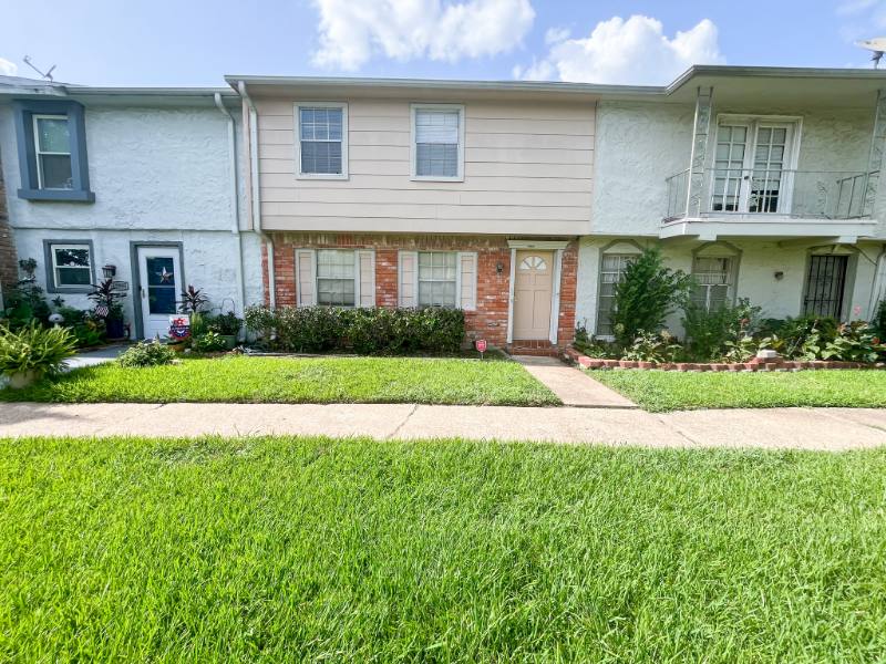 Townhouse for rent at 12933 High Star Dr, Houston, TX 77072