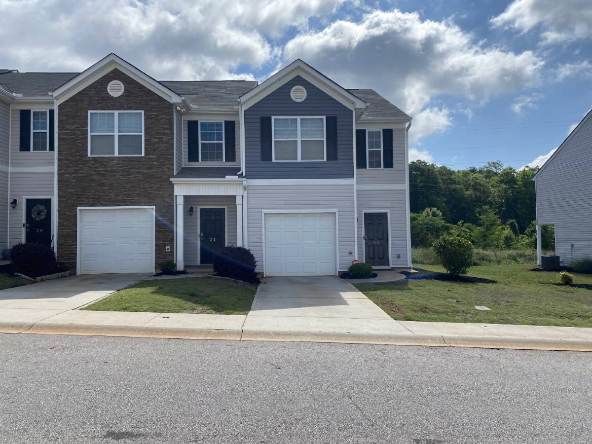 Townhouse for rent at 31 Moorlyn Lane, Greer, SC 29650