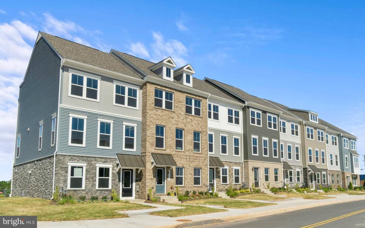 Townhouse for rent at 24148 Thurso Square, Sterling, VA 20166