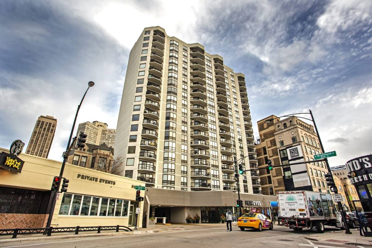 Apartment for rent at 2555 N Clark St, Chicago, IL 60614