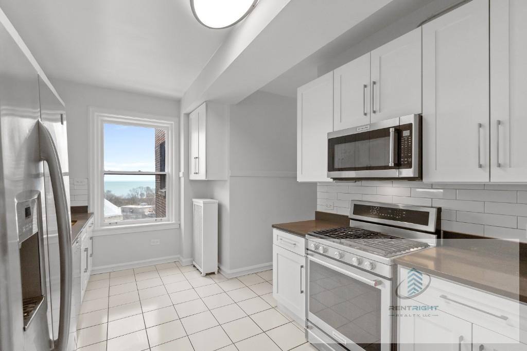 Apartment for rent at 534 W Stratford Place #4E, Chicago, IL 60657