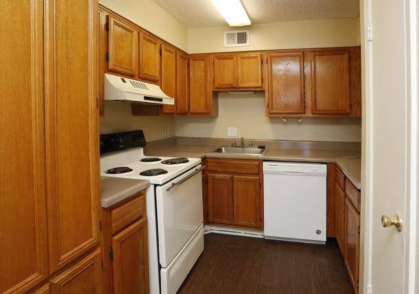 Apartment for rent at 2436 Beach Blvd, Biloxi, MS 39531