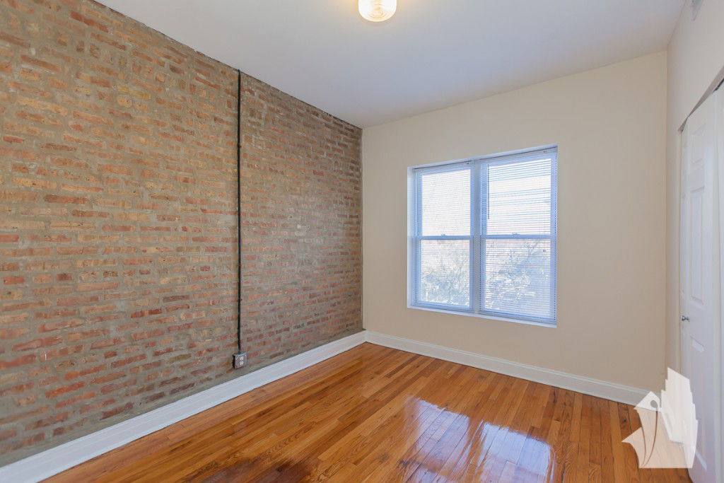 Apartment for rent at 859 W Cornelia Ave #2S, Chicago, IL 60657