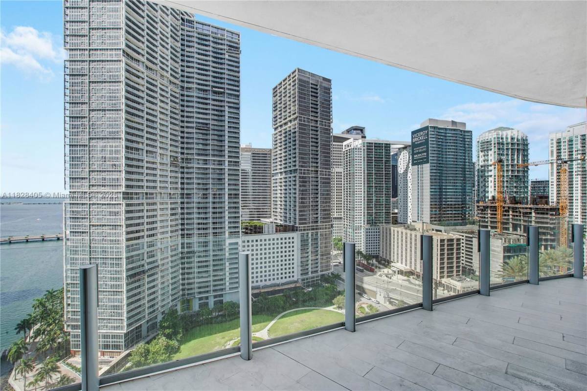 House for rent at 300 Biscayne Blvd Way, Miami, FL 33131